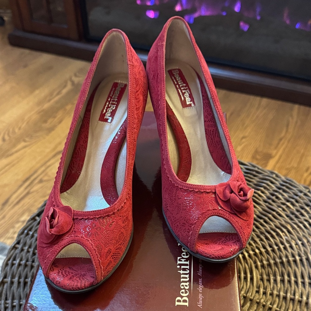 BeautiFeel Red Lace Peep-Toe Glasgow Heels